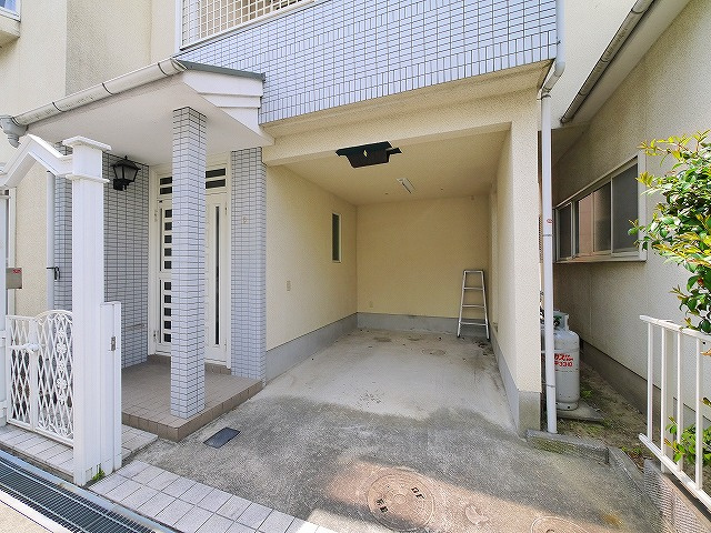 マイホーム杏の駐車場|駐車場があるので、車を買う予定の方も安心です