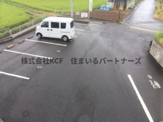 レクラデュクールの駐車場|駐車場があるので、車を買う予定の方も安心です