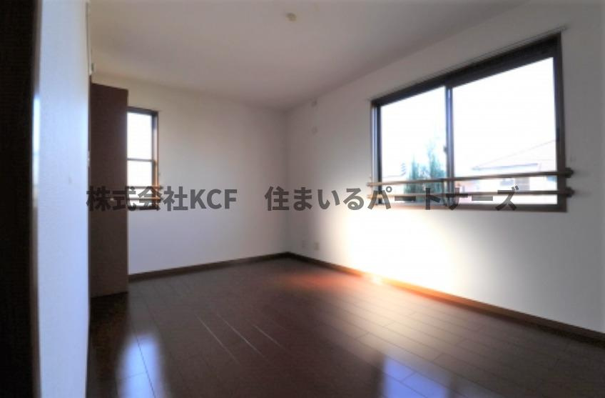 メルベーユ・ドミールA棟の居間・リビング|こちらの居間で趣味の時間をお楽しみください