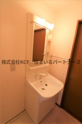 【洗面所】 | メルベーユ・ドミールA棟 | 明るい洗面所です