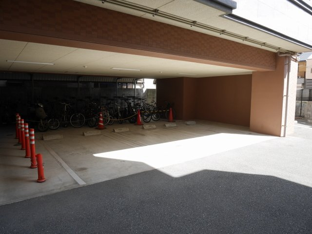 【駐車場】 | アルティザ博多駅南 | アルティザ博多駅南の駐車場