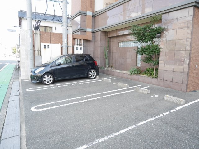 【駐車場】 | アルティザ博多駅南 | アルティザ博多駅南の駐車場