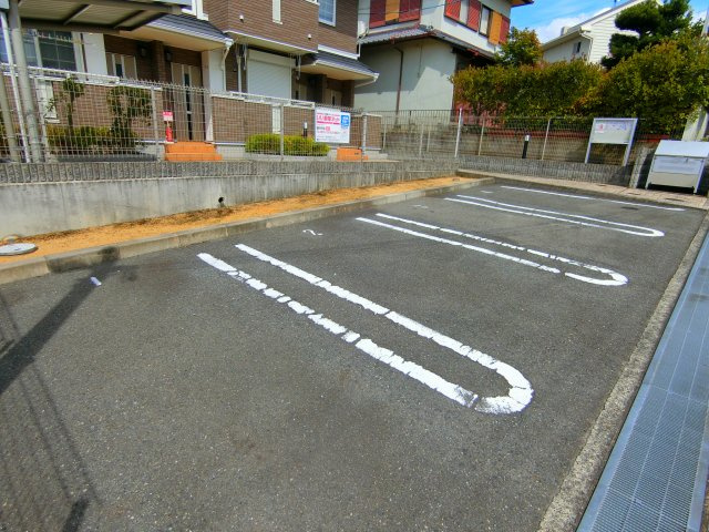 ファラオ藤沢台の駐車場
