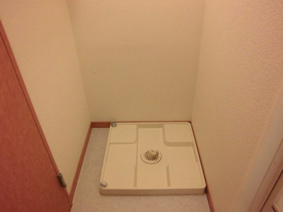 【設備】 | ランド諸岡 | 洗濯機置き場