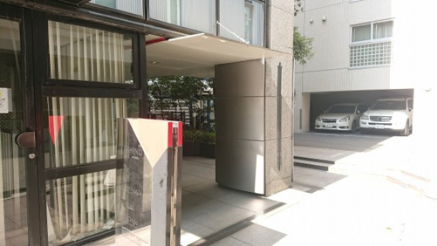 代々木吉野ビルのエントランス