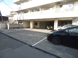 【駐車場】