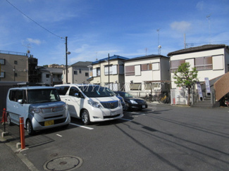 【駐車場】 | 敷地内駐車場空無　近隣あり