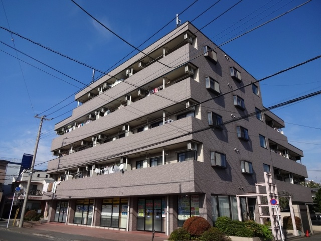クリスタル松ヶ丘の外観
