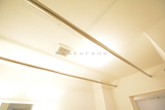 【洗面所】 | フルールⅡ | 室内物干し※写真は同建物・同タイプ。
