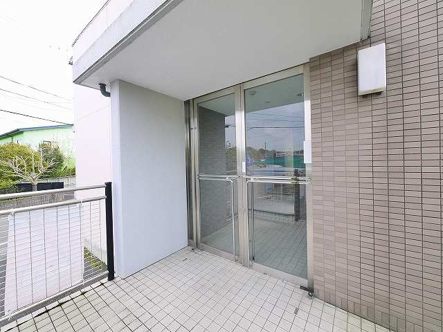 ラーフ矢田のエントランス|落ち着いたエントランスです