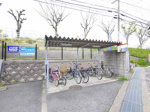 ラーフ矢田のその他共用部分|屋根付き駐輪場