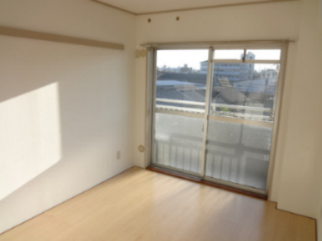 セゾン皿沼の洋室|南側居室。
同タイプの間取りの写真を使用してます。実際は和室です。