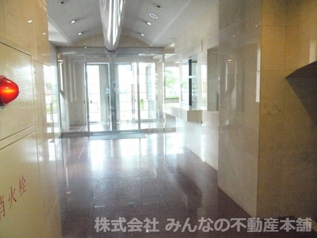 朝日プラザ六ツ門のエントランス