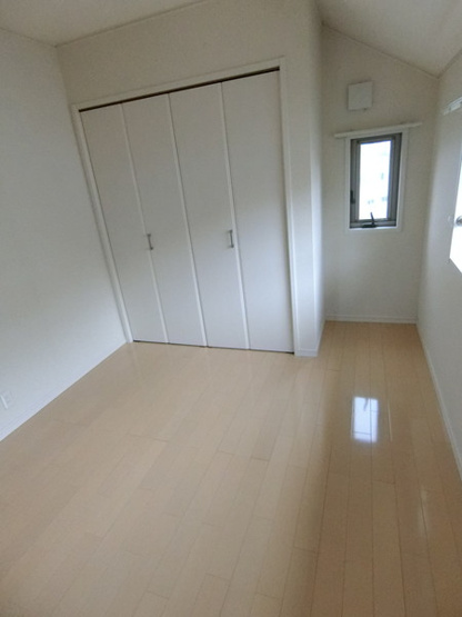【洋室】 | アンソレイユ鶴川4 | 2階・洋室5.7帖☆洋室のお部屋は趣味のお部屋としても便利に使えますね♪