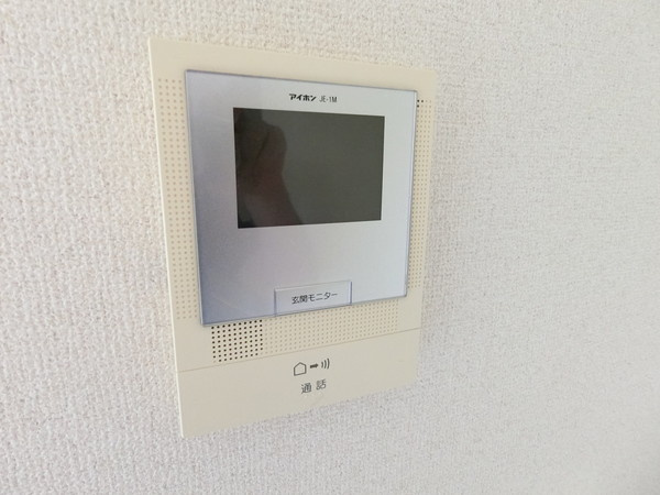 【セキュリティ】 | アンソレイユ鶴川4 | 防犯対策に有効なカメラ付きインターホン！事前に来訪者の確認が出来るので慌てませんね♪一人のお留守番でも安心☆