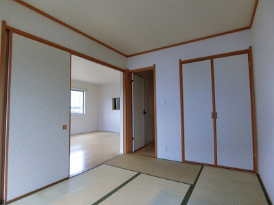 【和室】 | アンソレイユ鶴川4 | 1階・南向き和室6帖☆押入れがあります♪寝具をすっきり収納できるので和室は寝室にもオススメ☆