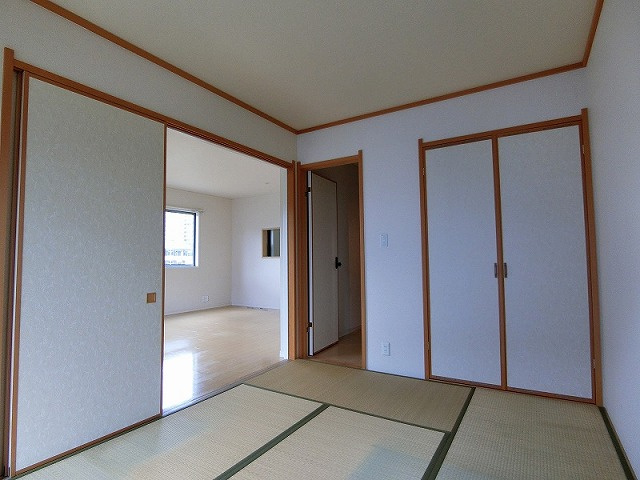 【和室】 | アンソレイユ鶴川4 | 1階・南向き和室6帖☆押入れがあります♪寝具をすっきり収納できるので和室は寝室にもオススメ☆
