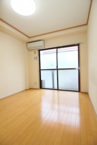 ブコウハイツの洋室