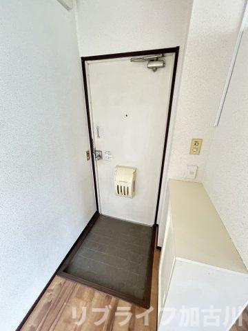 河原サンハイツAの玄関