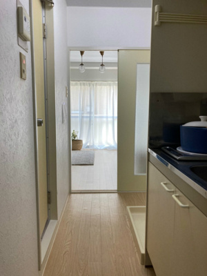 【展望】 | フォーレスト日吉 | 玄関から室内への景観です☆キッチンと洋室の間には扉があります！お部屋にお料理の匂いがこもりませんね♪