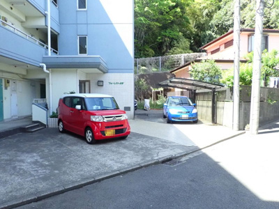 【駐車場】 | フォーレスト日吉 | いつでも目の届く敷地内に駐車場があります♪お車をお持ちの方におすすめです！