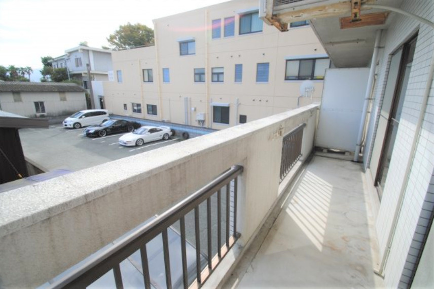 ヒカリノ宮ノ陣のバルコニー|外からの目が気にならないバルコニーで洗濯物が干せます