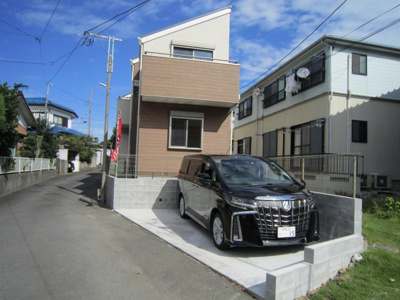 【駐車場】 | 大幅価格変更！MLH長後1棟【新築分譲】即内見可能　 | アルファードも駐車可能ですので、ファミリータイプのお車をお持ちの方・購入を検討されている方にもおすすめです。