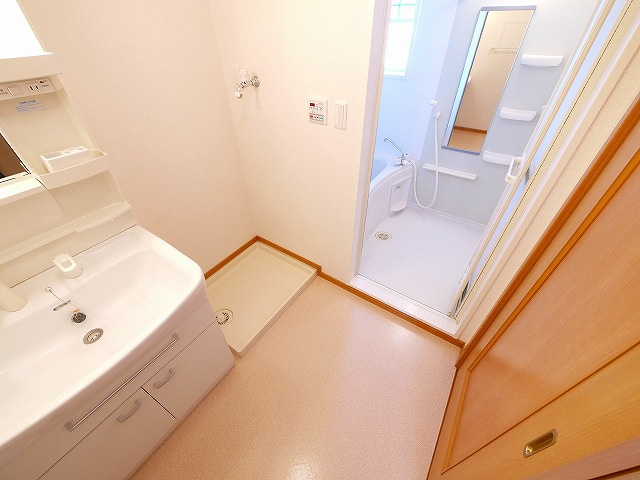グランツⅡ　（州見台）の設備|室内洗濯機置き場です