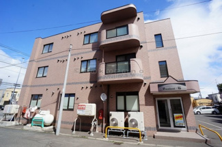 【外観】 | シャープなデザインが印象的な洗練の住まい