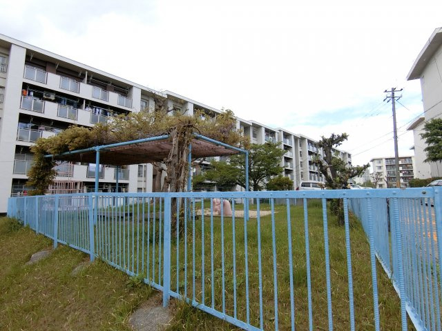 明舞１２団地３１号棟のその他共用部分|隣接した公園