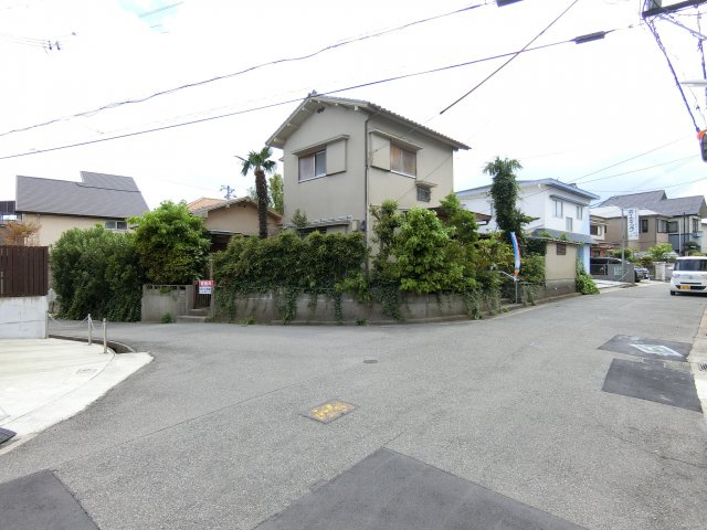 神戸市垂水区南多聞台６丁目　土地の前面道路含む現地写真|北東の角地　広々約１００坪