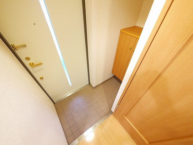 アイリスハイツ8号館の玄関|きれいな玄関です