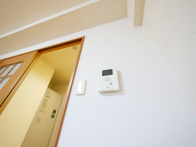 アイリスハイツ8号館のセキュリティ|モニター付きインターホン