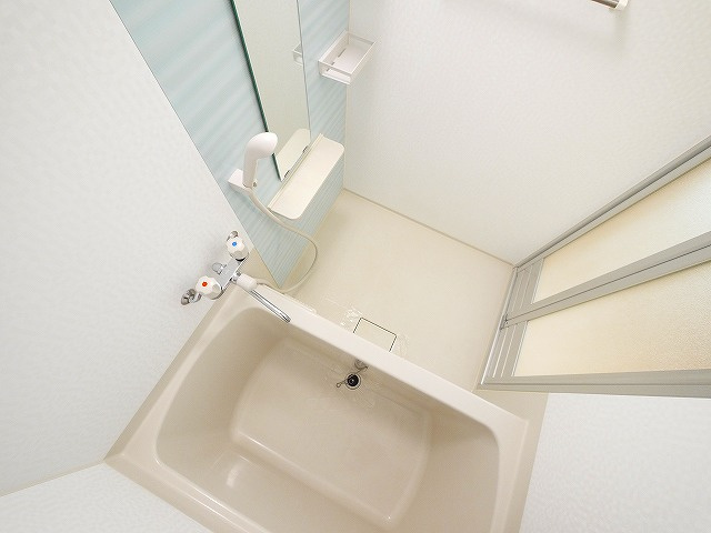 アイリスハイツ8号館の浴室|ゆったり過ごせるお風呂です