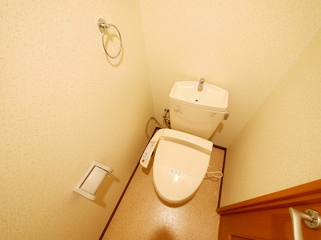 アイリスハイツ8号館のトイレ|コンパクトで使いやすいトイレです