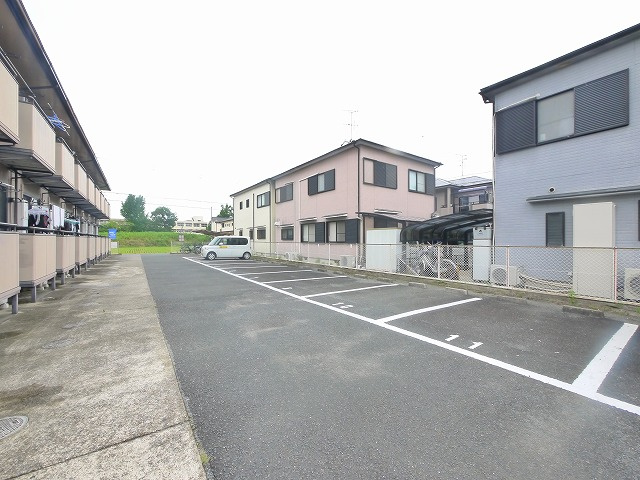 ハイツソレイユの駐車場|駐車場に車を止められます