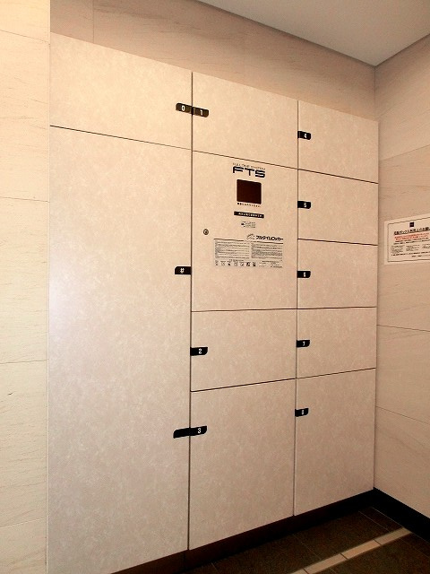 RESIDIA浅草橋のロビー|宅配ＢＯＸです