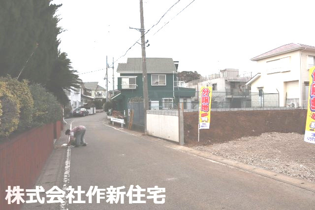 八千代市八千代台南３丁目　売地　古家あり　約６０坪の整形地　建築条件なし　北西側６ｍ公道面の前面道路含む現地写真|西側５ｍ公道面　間口は１３ｍございます。