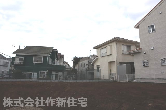 八千代市八千代台南３丁目　売地　古家あり　約６０坪の整形地　建築条件なし　北西側６ｍ公道面の外観