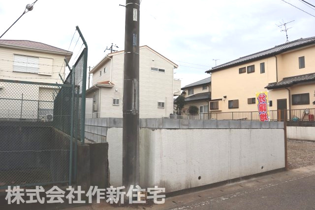 八千代市八千代台南３丁目　売地　古家あり　約６０坪の整形地　建築条件なし　北西側６ｍ公道面の外観
