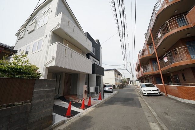 保土ヶ谷区星川３丁目全２棟　新築戸建【成約】の前面道路含む現地写真|相鉄本線「和田町」駅まで徒歩約6分と通勤通学に便利な立地です。