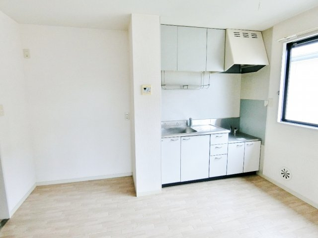 サニーパレス川代Ｂ棟の居間・リビング