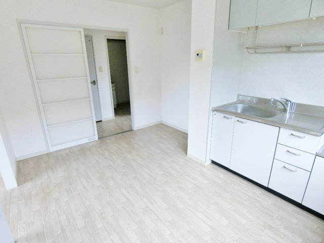 サニーパレス川代Ｂ棟の居間・リビング