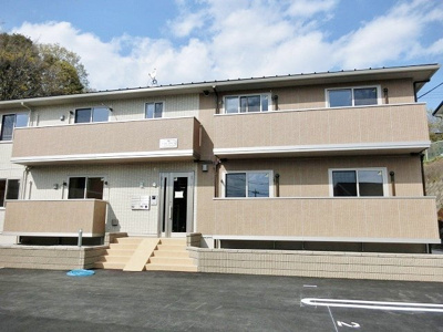 【外観】 | デスモスペース | ペットOK♪ワンちゃんと一緒に暮らせる築浅の2階建てアパートです☆「栗平」駅より徒歩9分！2駅利用可能で通勤通学・お買物にも便利な立地☆