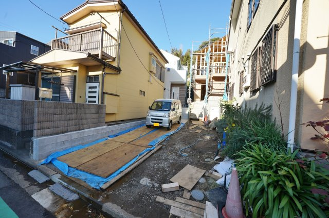 最終１棟～保土ヶ谷駅に平坦徒歩１０分！ＬＤＫ１８・７帖４ＬＤＫ。カースペース２台♪霞台全２棟新築戸建の外観