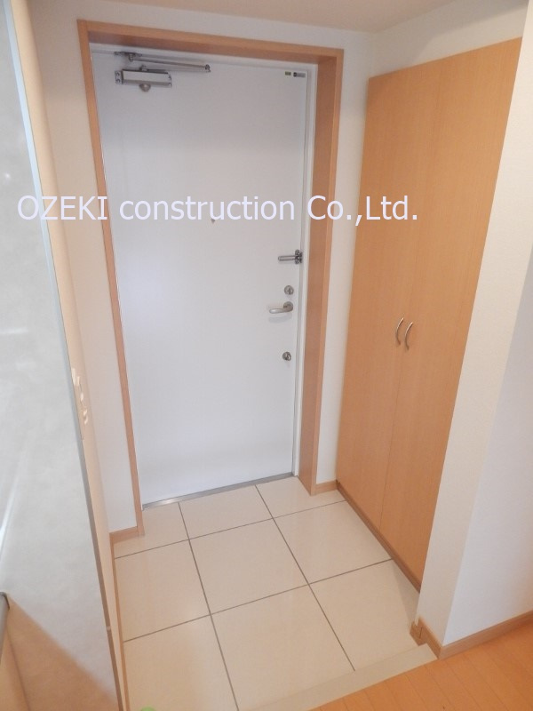 キャメロット新越谷の玄関