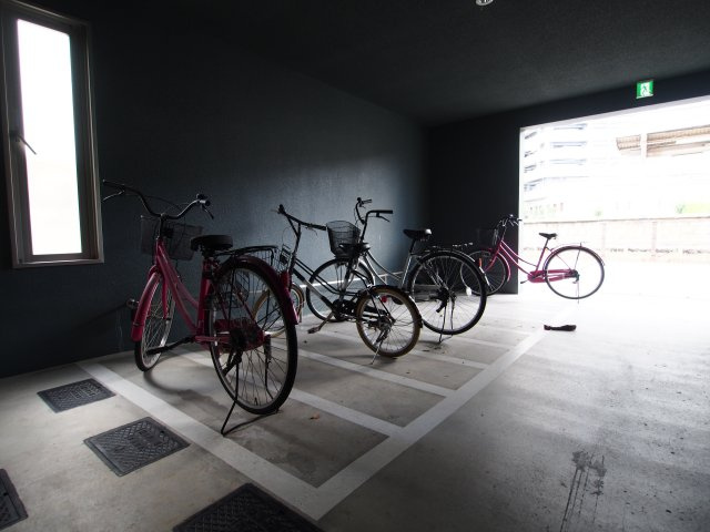 【その他共用部分】 | シュライテン白鷺 | 駐輪場