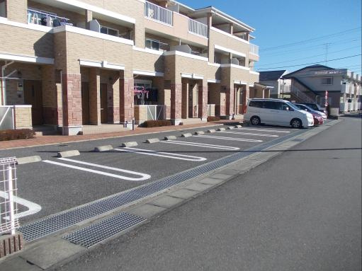 グレイスフルＢの駐車場