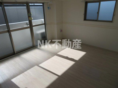 【居間・リビング】 | グランコートヒグチ（八戸ノ里賃貸） | 洋室です