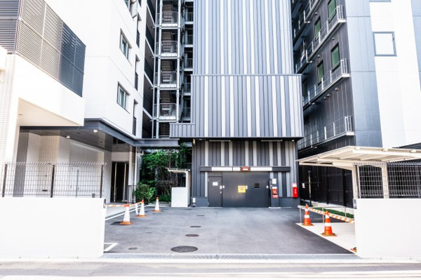 【駐車場】 | 【敷地内駐車場】タワーパーキングなので、愛車が風雨にさらされる心配もございません！